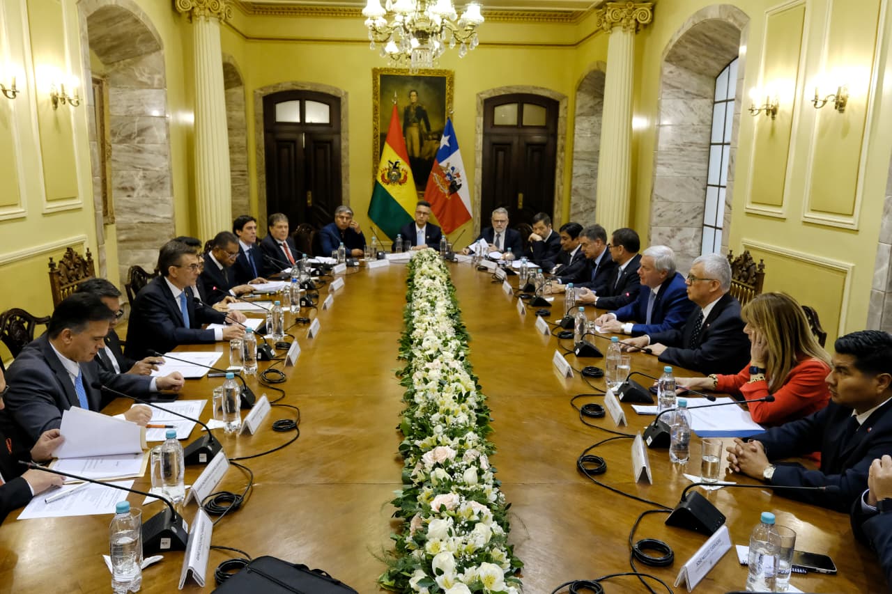 Presidentes Rodrigo Paz y José Antonio Kast se reúnen con sus equipos de trabajo para avanzar en acuerdos entre Bolivia y Chile